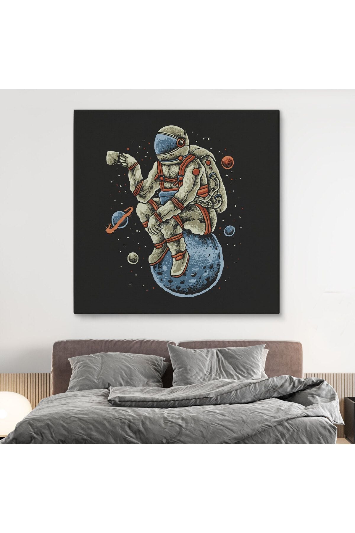 Dünya Üzerinde Dinlenip Kahve İçen Astronot Kanvas Tablo-5098