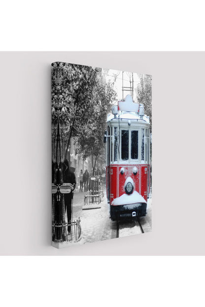 Karlı Bir İstiklal Caddesi ve Nostaljik Tramvay Tablosu-6404