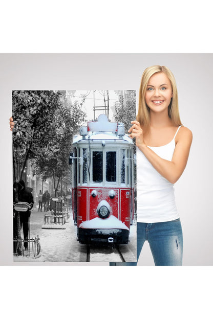 Karlı Bir İstiklal Caddesi ve Nostaljik Tramvay Tablosu-6404