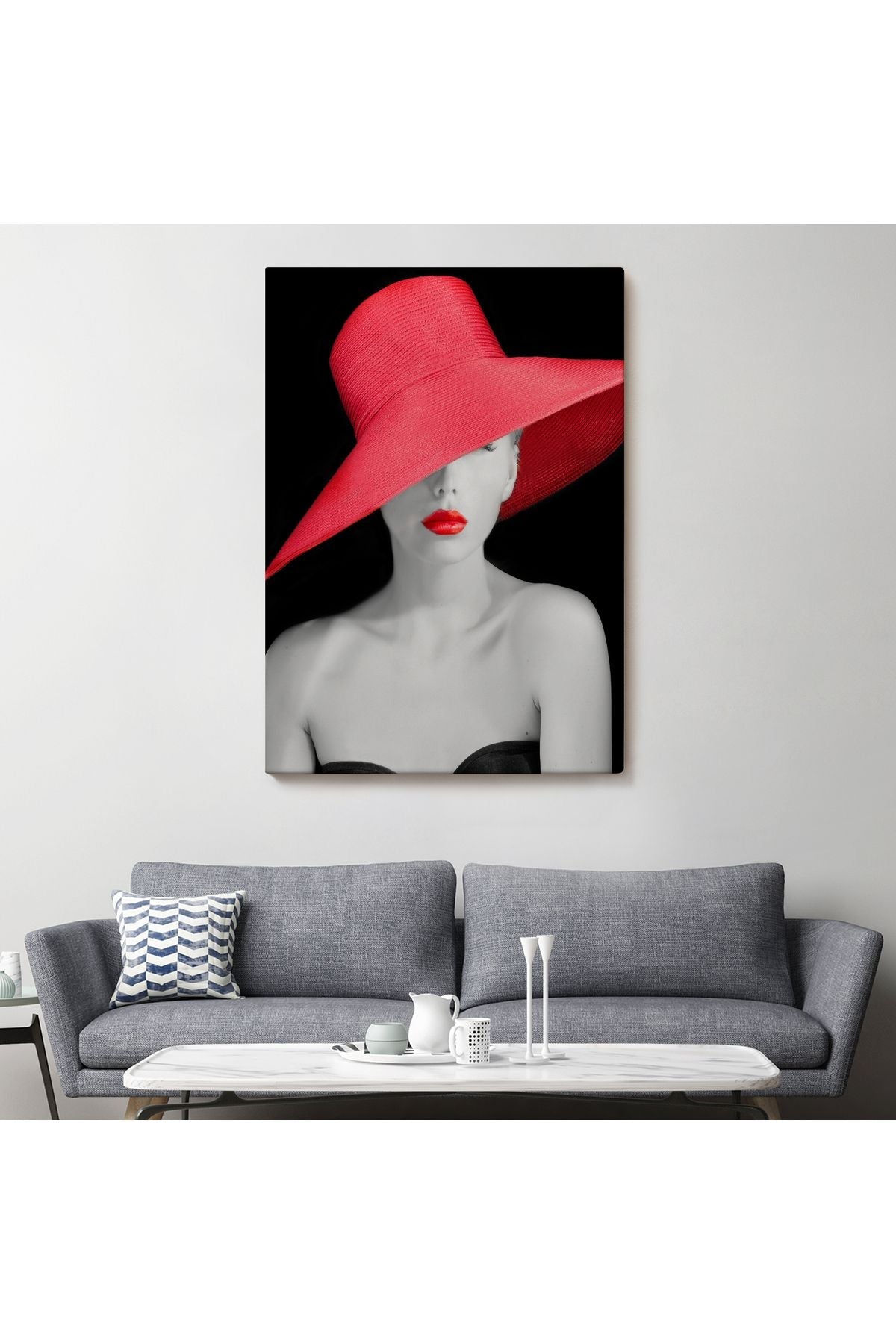 Kırmızı Rujlu ve Kırmızı Şapkalı Zarif Genç Kadın Kanvas Tablosu-4974