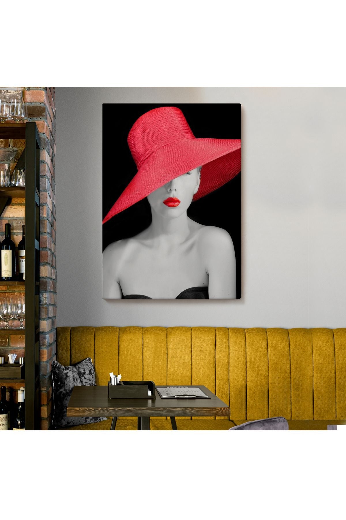 Kırmızı Rujlu ve Kırmızı Şapkalı Zarif Genç Kadın Kanvas Tablosu-4974